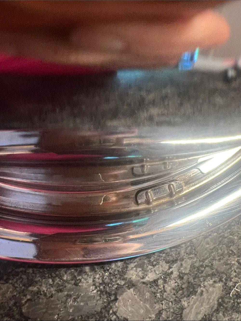 THE EVERYDAY CO cake/pastry/bagel keeper. Locks. Chrome. 10.5” area for cakes